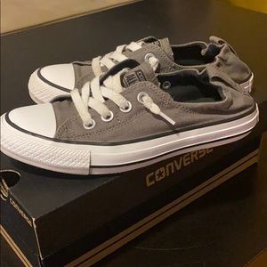 Grey low top converse